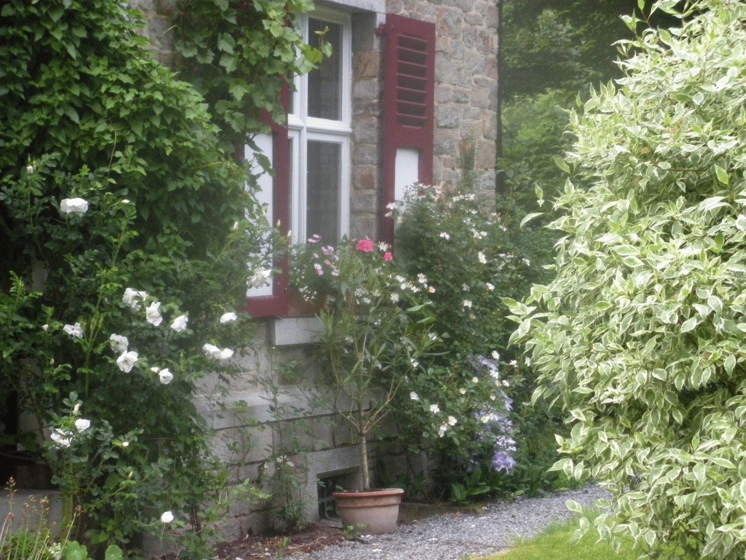 B&B La Cabane Du Bois Dormant Спа Екстериор снимка