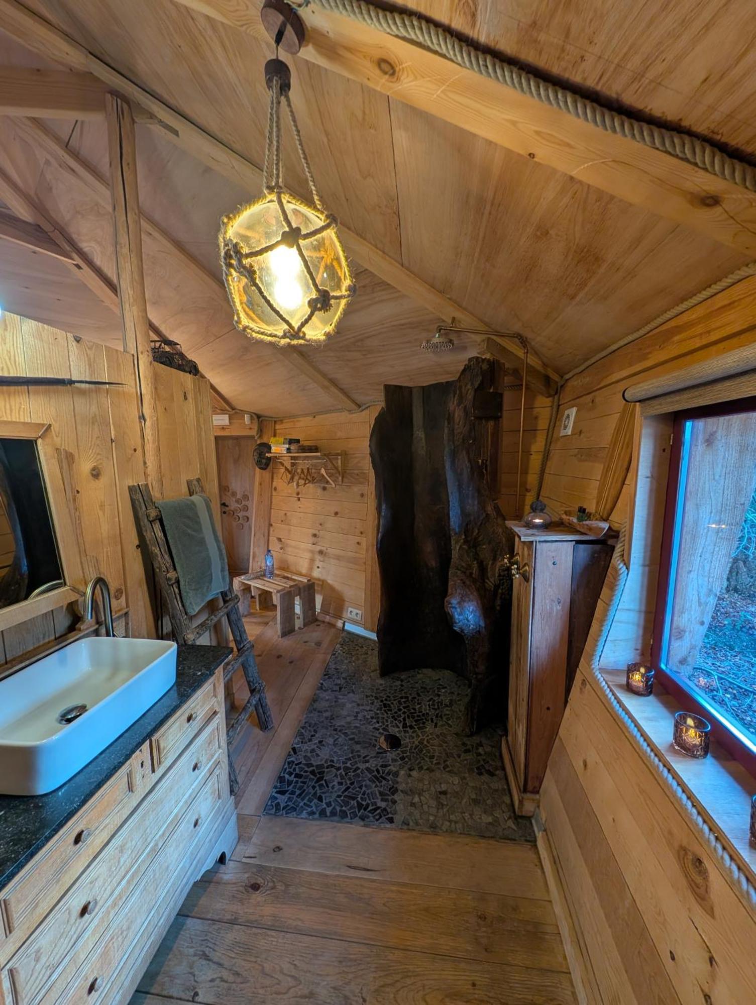 B&B La Cabane Du Bois Dormant Спа Екстериор снимка